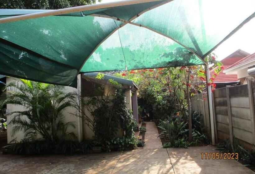 Pension (Hôtel basse catégorie) Lutea Guest House