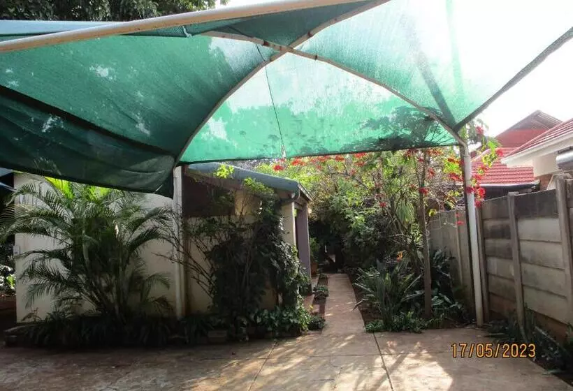 ペンション Lutea Guest House
