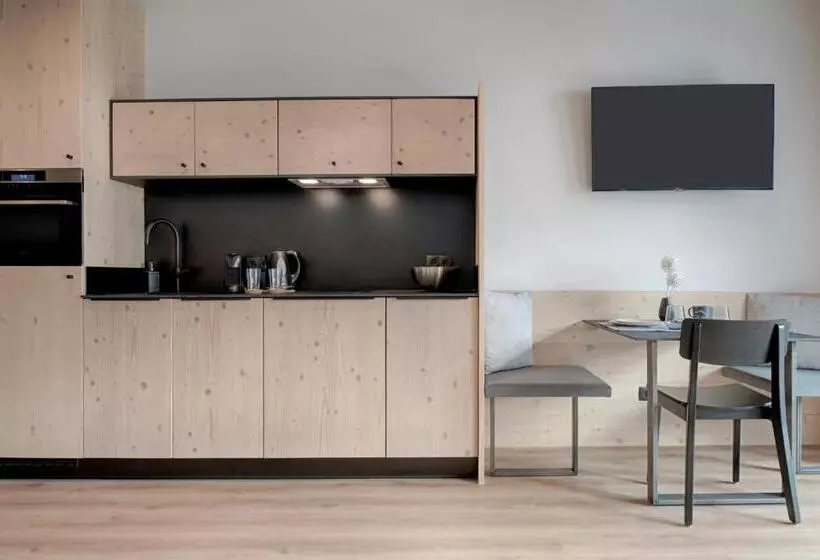 Simple Life Apartments