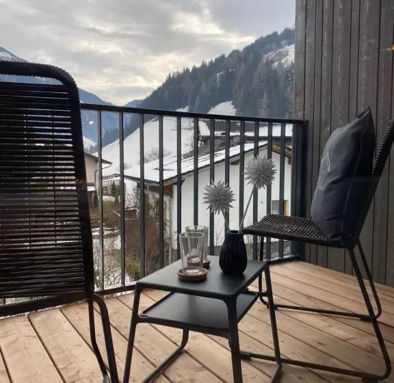 Simple Life Apartments