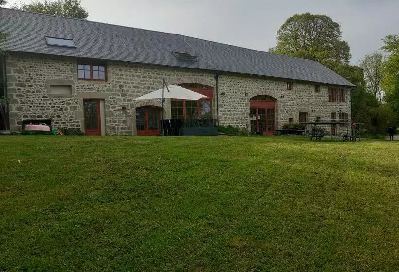 ベッドアンドブレックファースト Auverg Nature Chambre Combrailles