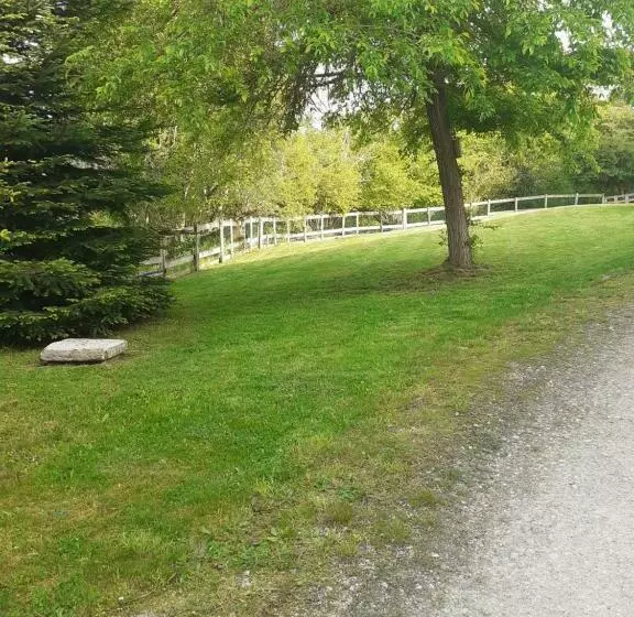 ベッドアンドブレックファースト Auverg Nature Chambre Combrailles