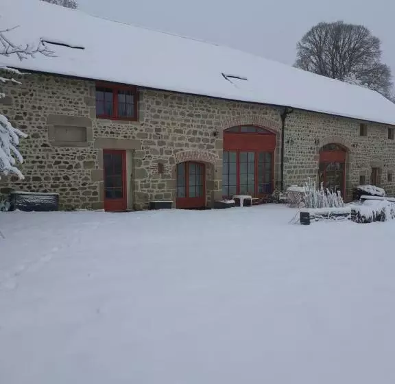 ベッドアンドブレックファースト Auverg Nature Chambre Combrailles