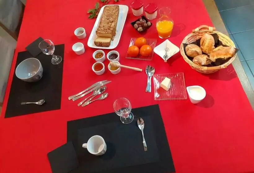 ベッドアンドブレックファースト Auverg Nature Chambre Combrailles