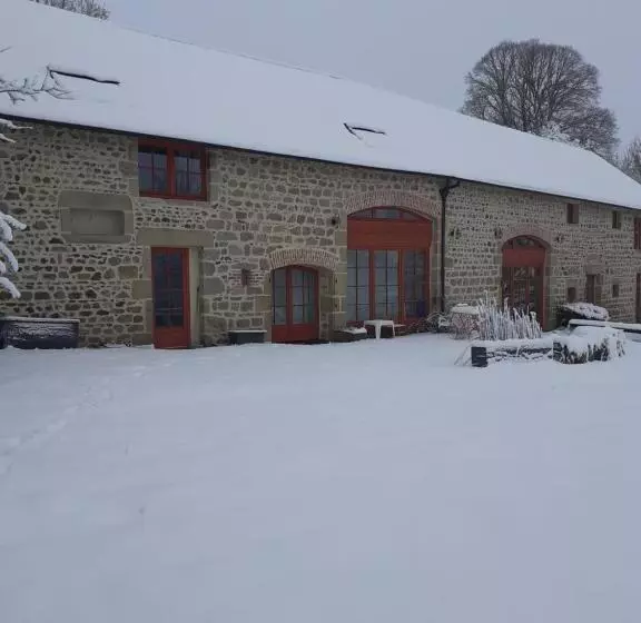 ベッドアンドブレックファースト Auverg Nature Chambre Combrailles