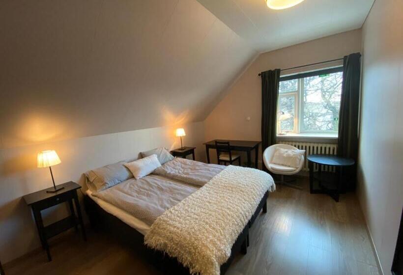 ペンション Helluland Guesthouse