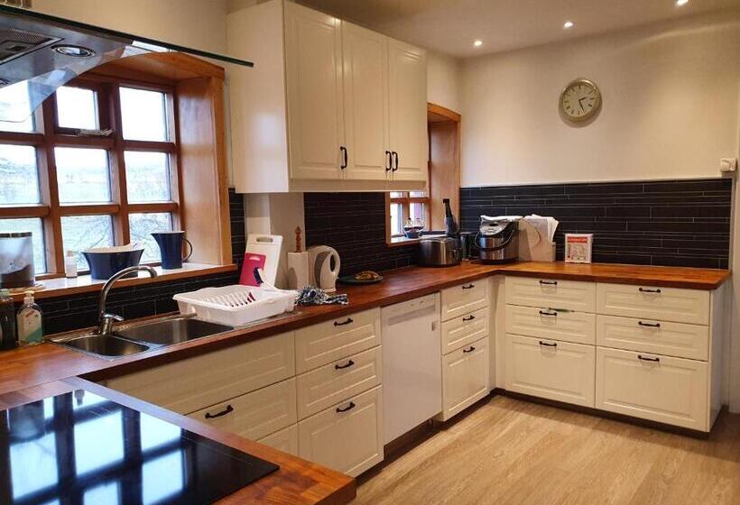 ペンション Helluland Guesthouse