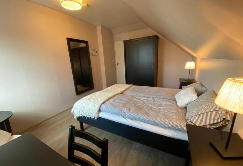 ペンション Helluland Guesthouse