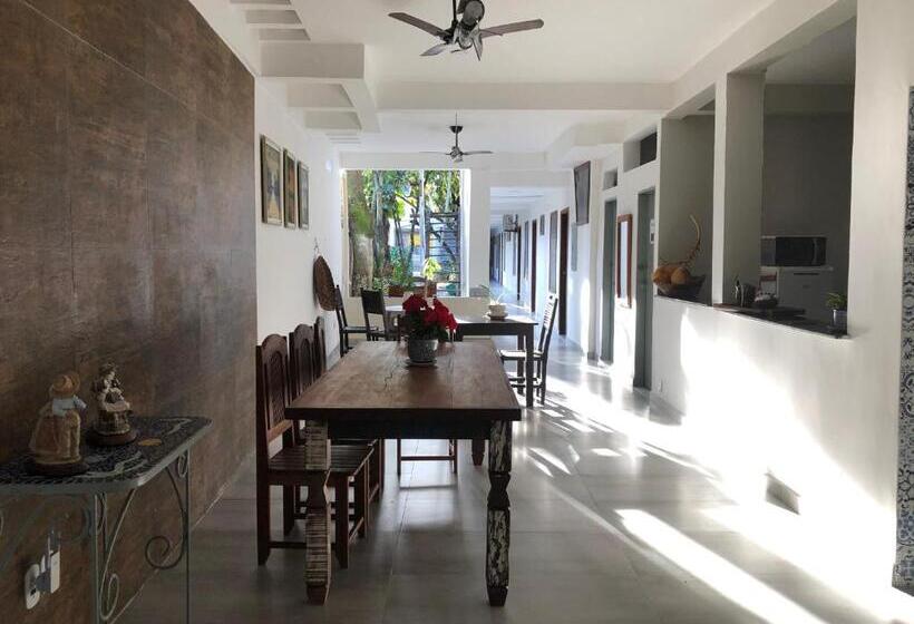 پانسیون Lux Pousada