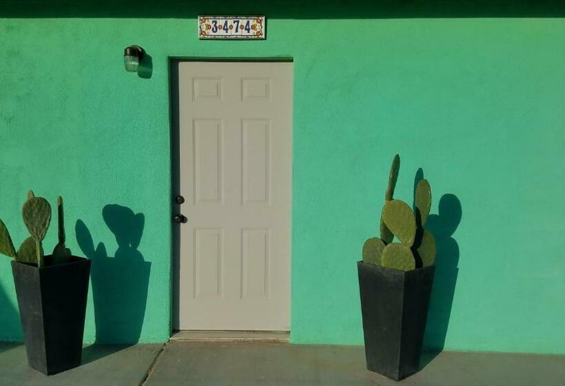 بنسيون Smitty S Hideaway