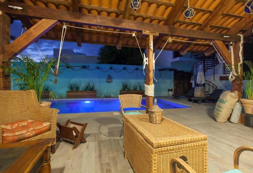 ホテル Aquamarina