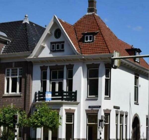 Bed and Breakfast Romantische Stad Suite Alora, Met Privé Parkeerplaats