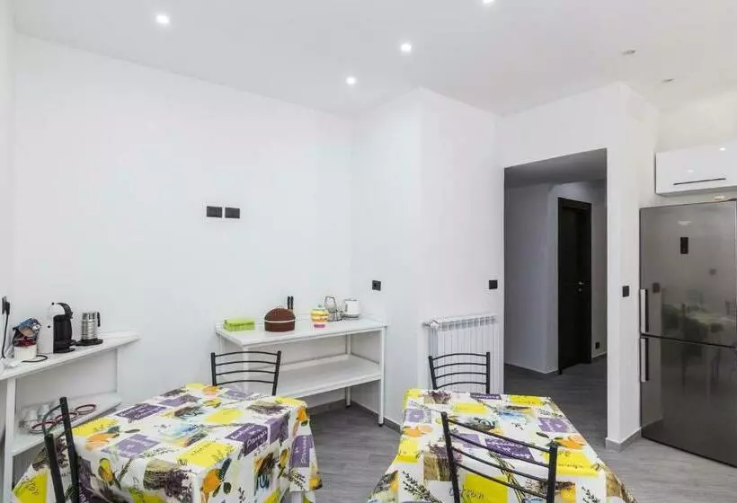 تختخواب و صبحانه Il Mondo In Una Stanza