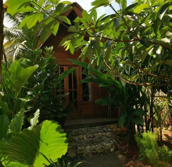Otel Coconut Tree Cottages