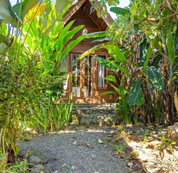 Otel Coconut Tree Cottages