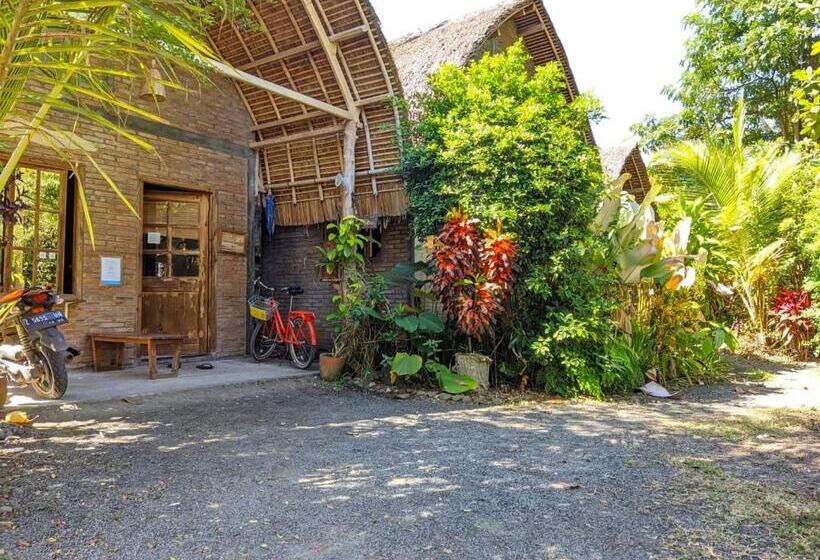 Otel Coconut Tree Cottages