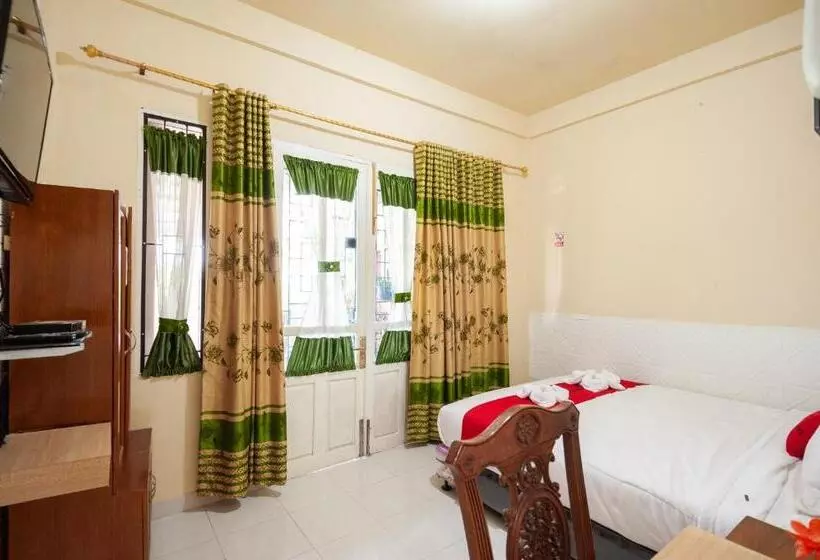 Hotelli Vaccinated Staff  Oyo 90506 Bunga Sonsang Homestay Syariah