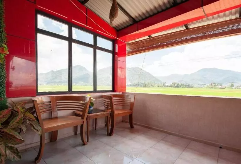 Hotelli Vaccinated Staff  Oyo 90506 Bunga Sonsang Homestay Syariah