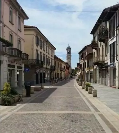 تختخواب و صبحانه Bnbfuorimilano