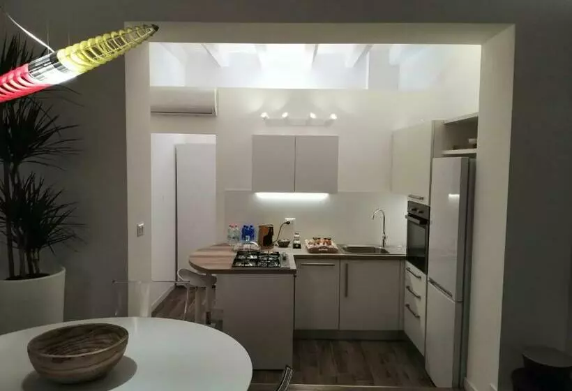 تختخواب و صبحانه Bnbfuorimilano