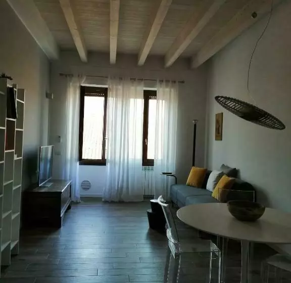 تختخواب و صبحانه Bnbfuorimilano