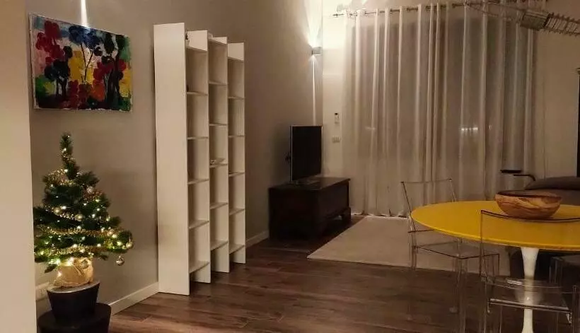 تختخواب و صبحانه Bnbfuorimilano