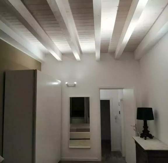 تختخواب و صبحانه Bnbfuorimilano