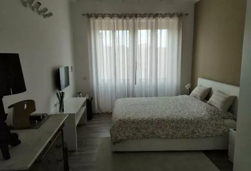 تختخواب و صبحانه Bnbfuorimilano