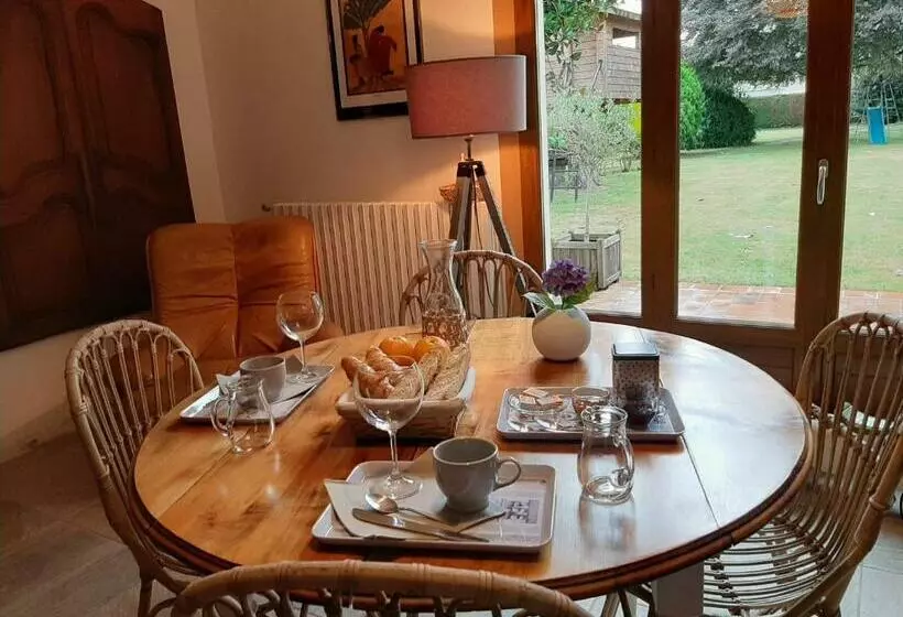 Aamiaismajoitus (B&B) Chambre Candésie