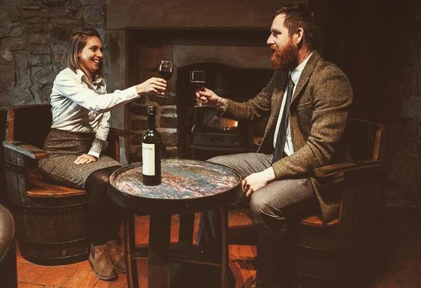 住宿加早餐  Peak District, The Greyhound Inn, Warslow Circa 1750