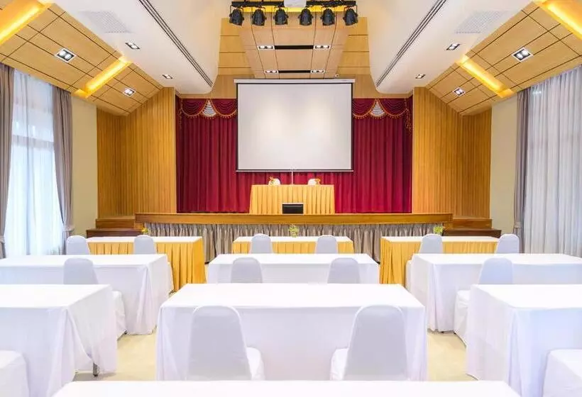 ホテル Avarin Resort