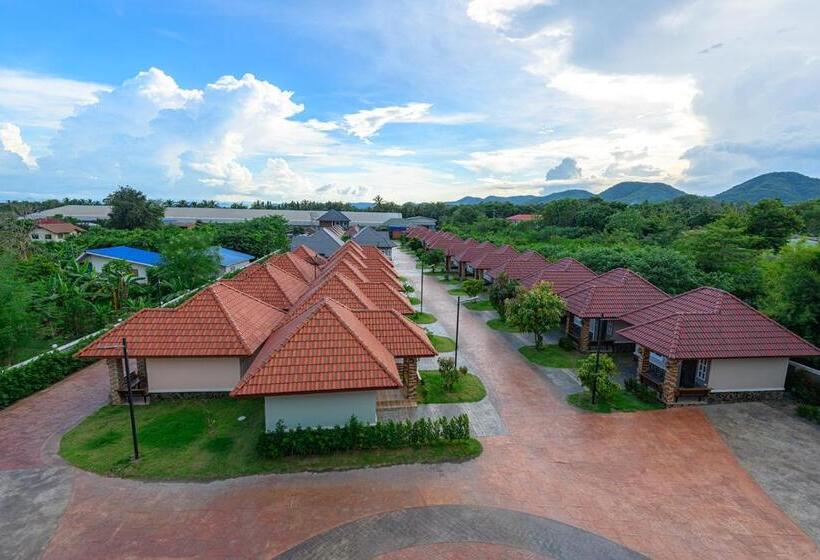 בית מלון כפרי Avarin Resort