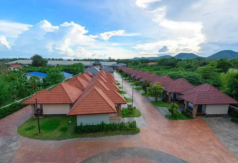 ホテル Avarin Resort