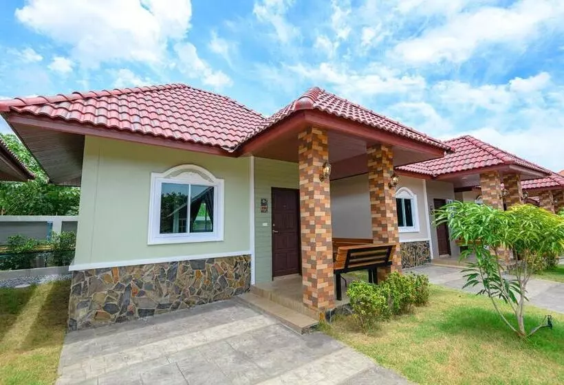 ホテル Avarin Resort