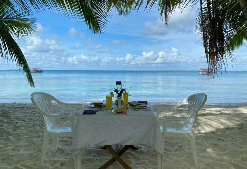 هتل Mandhoo Inn