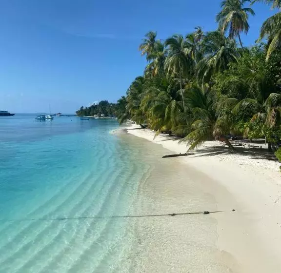 هتل Mandhoo Inn
