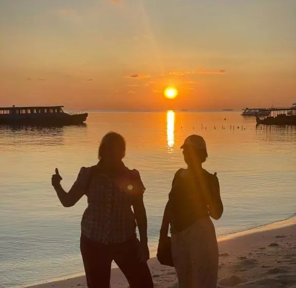 هتل Mandhoo Inn