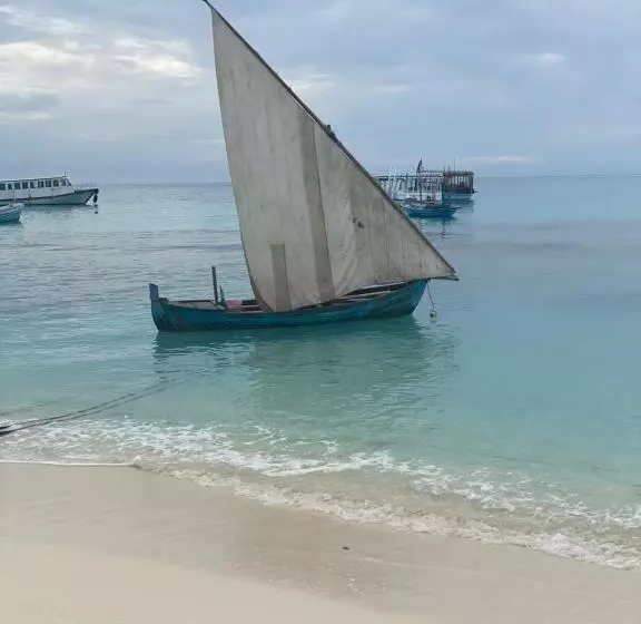 هتل Mandhoo Inn