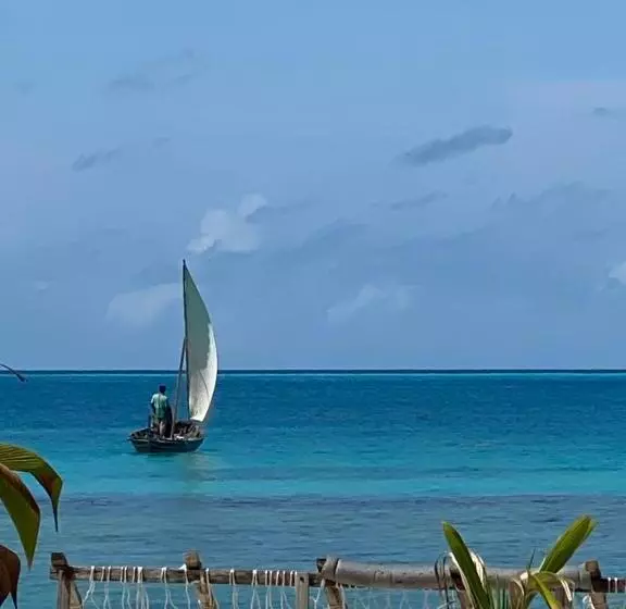 هتل Mandhoo Inn