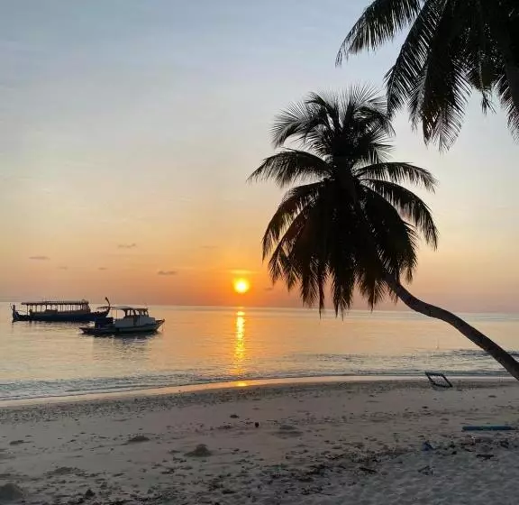 هتل Mandhoo Inn