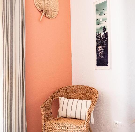 Pensão Akiteness House Tarifa