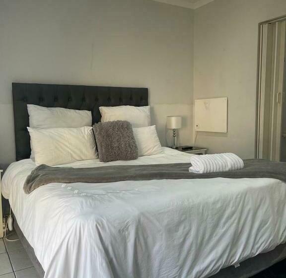 Пансион Semeni Asante Guesthouse