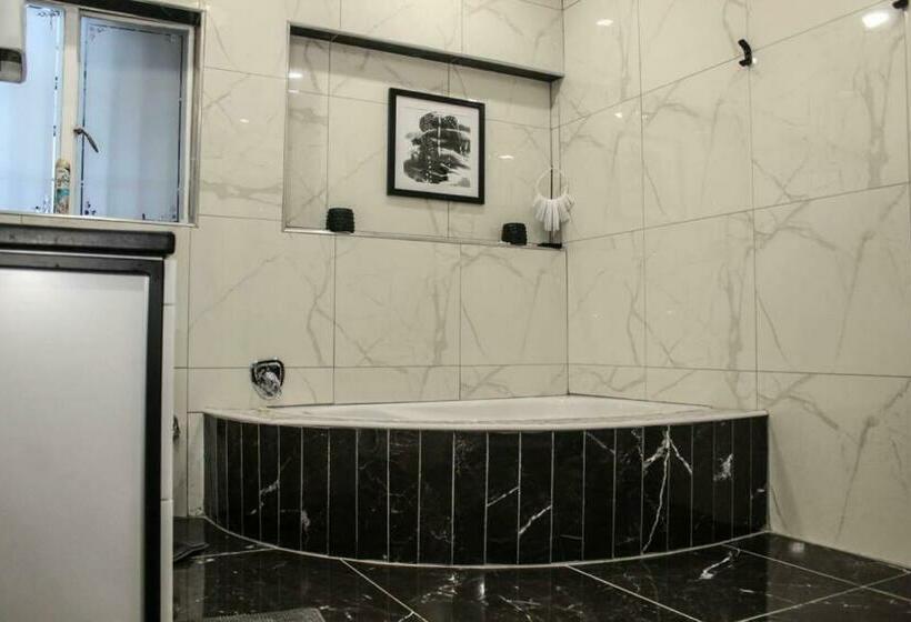 Пансион Semeni Asante Guesthouse