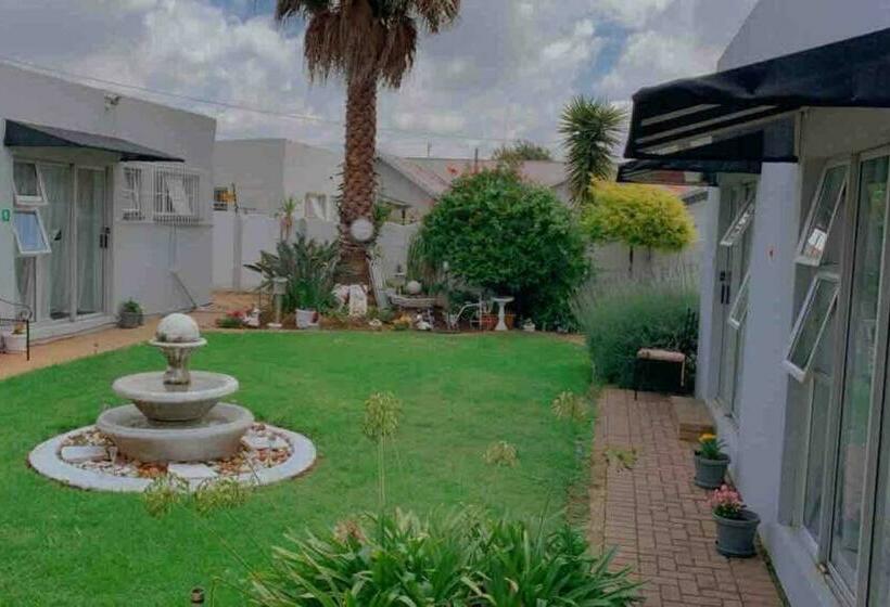 Пансион Semeni Asante Guesthouse