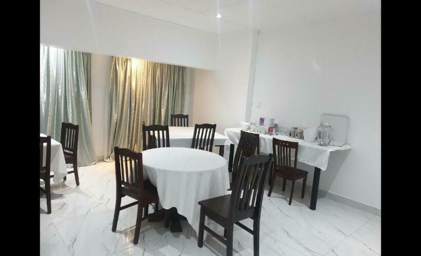 Пансион Semeni Asante Guesthouse