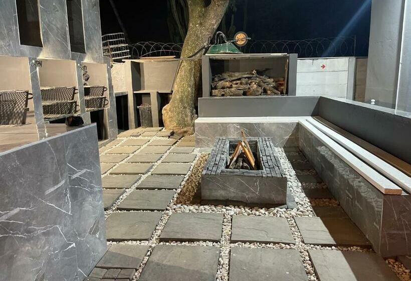 Пансион Semeni Asante Guesthouse