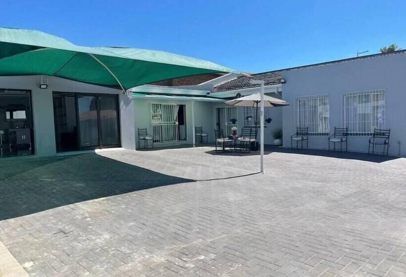 Пансион Semeni Asante Guesthouse