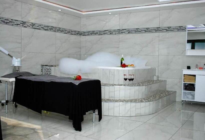 Пансион Semeni Asante Guesthouse