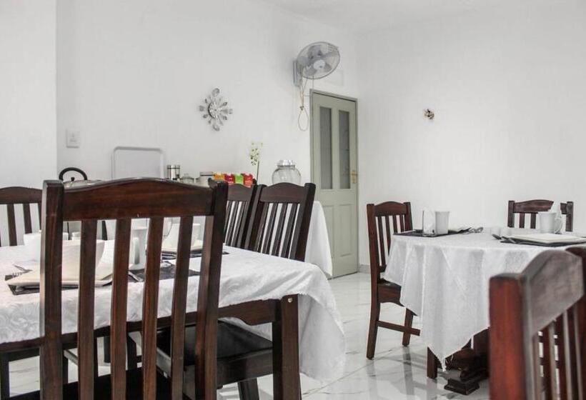 Пансион Semeni Asante Guesthouse