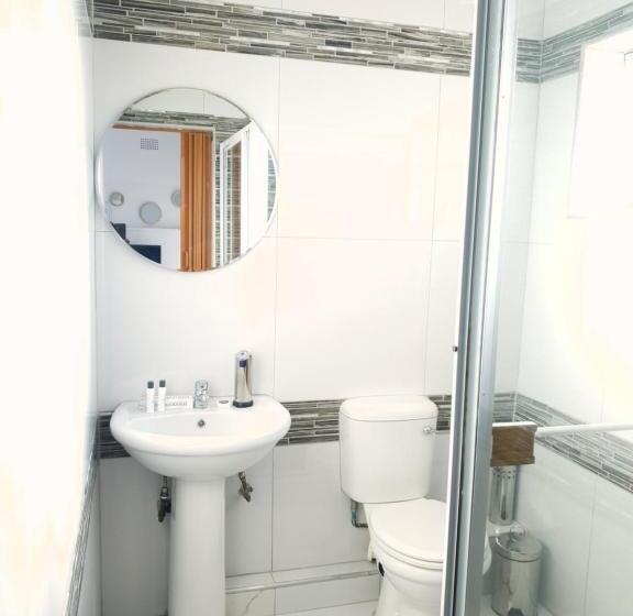 Пансион Semeni Asante Guesthouse